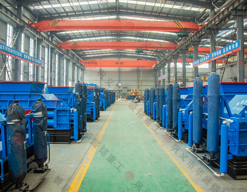 處理建筑廢料用什么設備？破碎紅磚用雙齒輥破碎機好嗎？