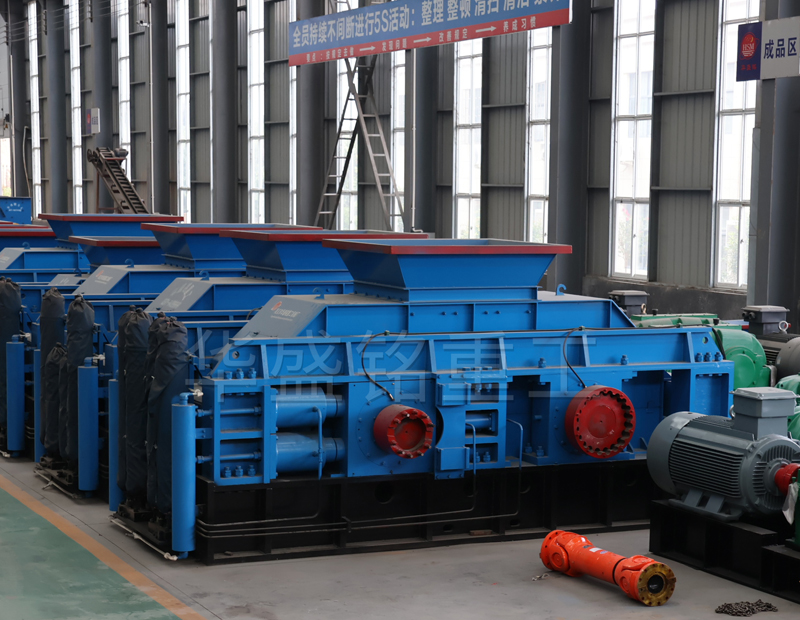 數(shù)控全自動(dòng)全液壓對(duì)輥制砂機(jī)多少錢？如何選擇制砂設(shè)備廠家？