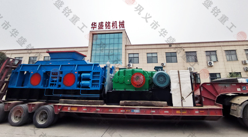 鞏義對(duì)輥破碎機(jī)廠家裝車發(fā)貨現(xiàn)場
